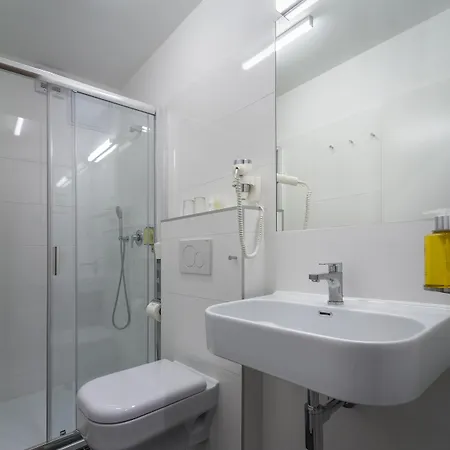 White Lion 4* プラハ