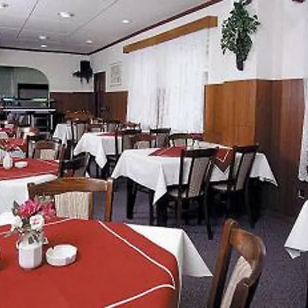 ホテル White Lion 4*