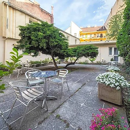 White Lion Hotel 4*