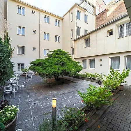 Hotel White Lion
