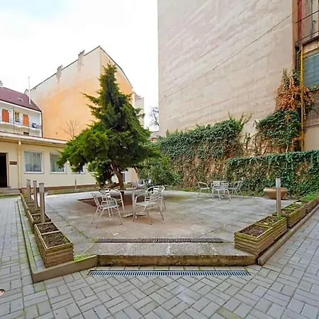 White Lion Hotel 4*