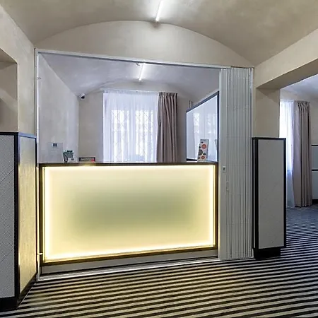 White Lion Hotel 4*