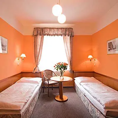 فندق White Lion 4*