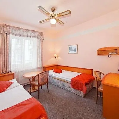 فندق White Lion 4*