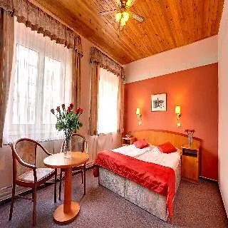 فندق White Lion 4*
