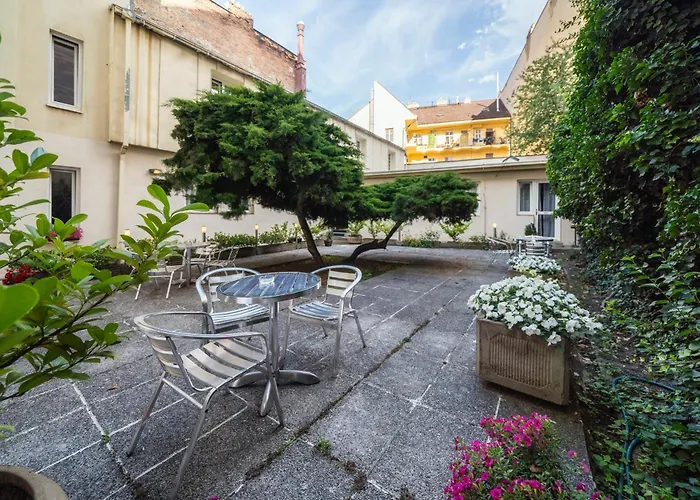 Отель White Lion 4*