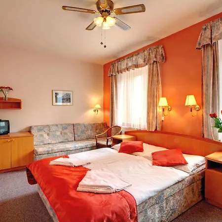 White Lion Hotell 4*